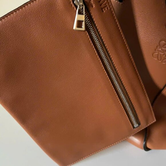 LOEWE Hammock bag in Classic Calfskin Tan - Picture 15 of 16